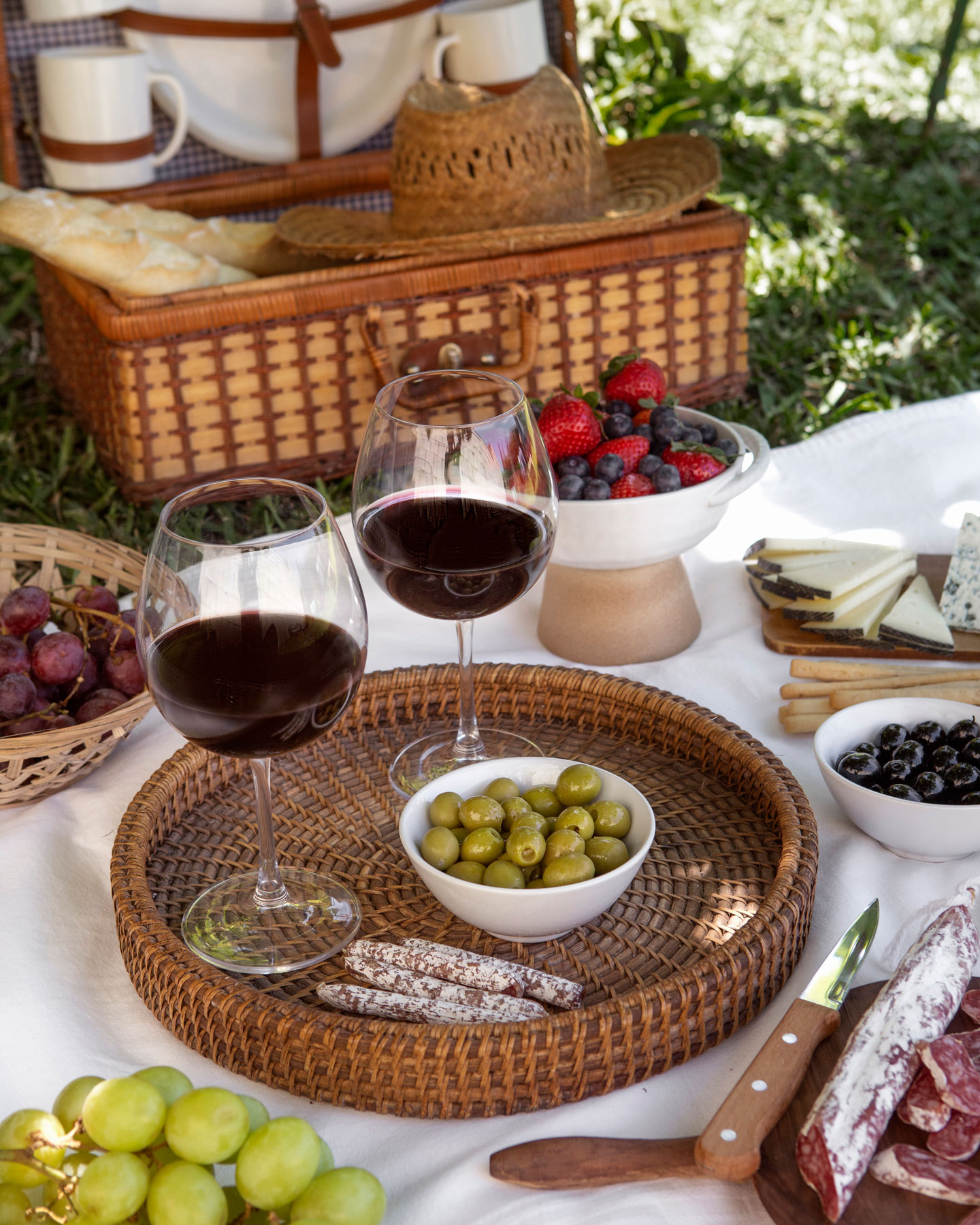 delicious-picnic-still-life.jpg